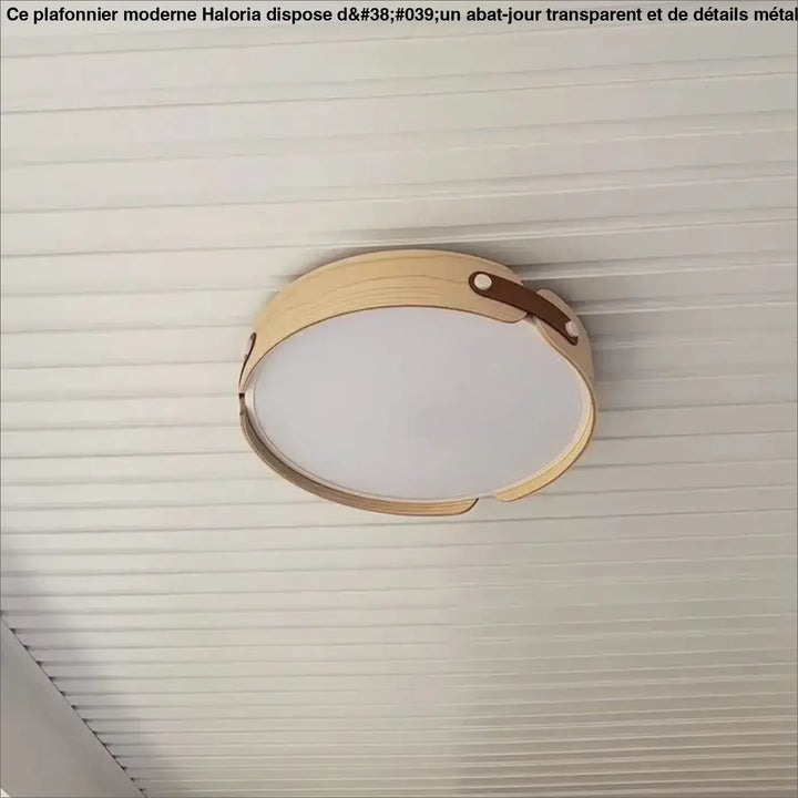 Luminaire plafonnier rond avec cadre en bois naturel et détails inspirés de sangles en cuir marron tanox