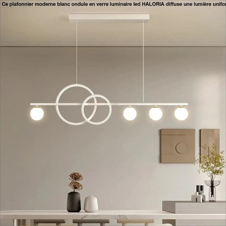 Plafonnier moderne blanc ondulé en verre avec anneaux circulaires entrecroisés et cinq ampoules sphériques led haloria