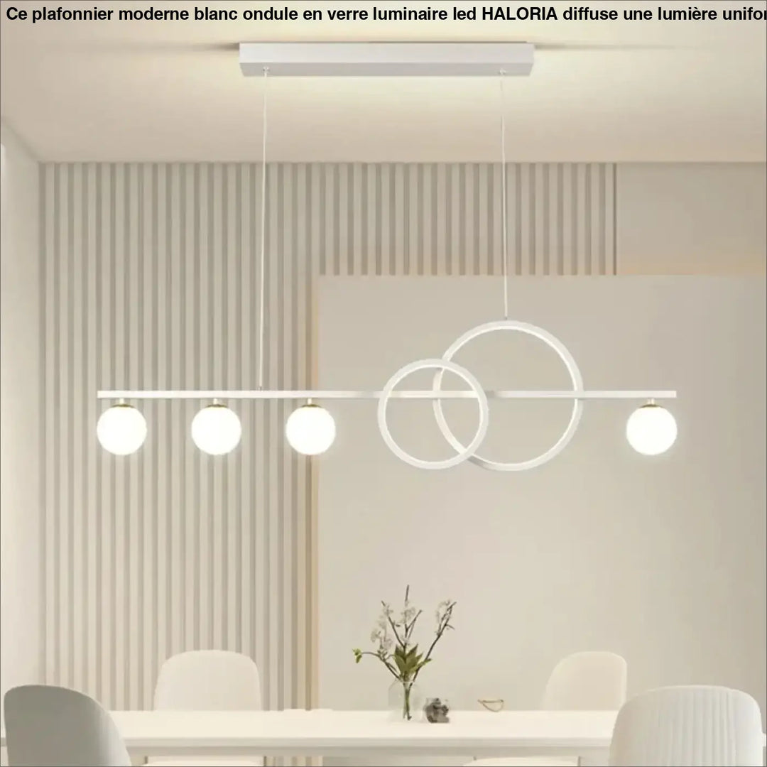 Plafonnier moderne blanc ondulé en verre avec quatre ampoules sphériques et anneaux circulaires entrelacés led haloria