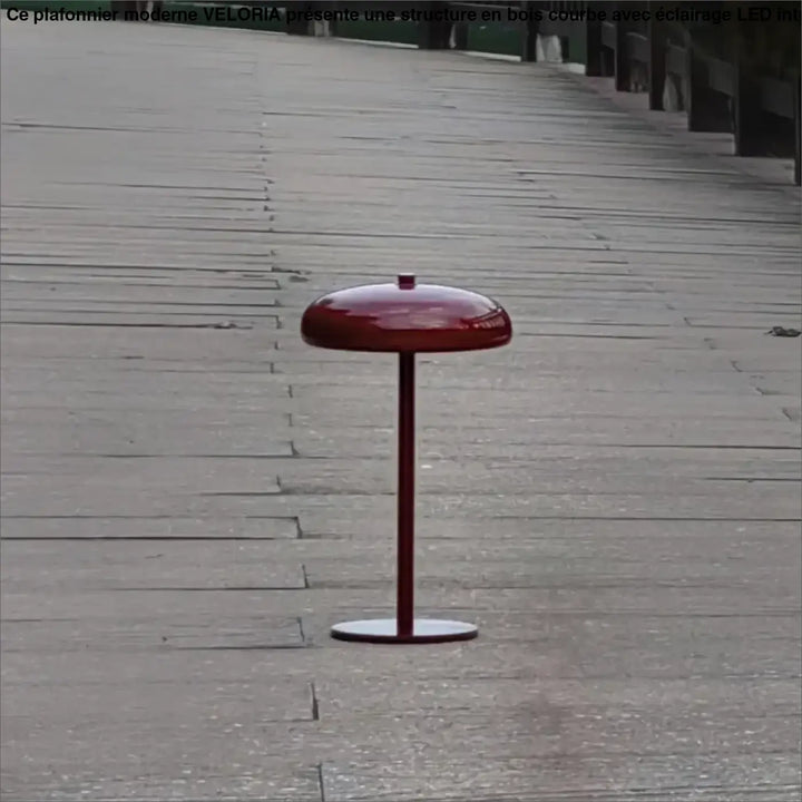 Lampe de table cmoon en métal rouge brillant avec design minimaliste et lumière douce pour un style table minimaliste