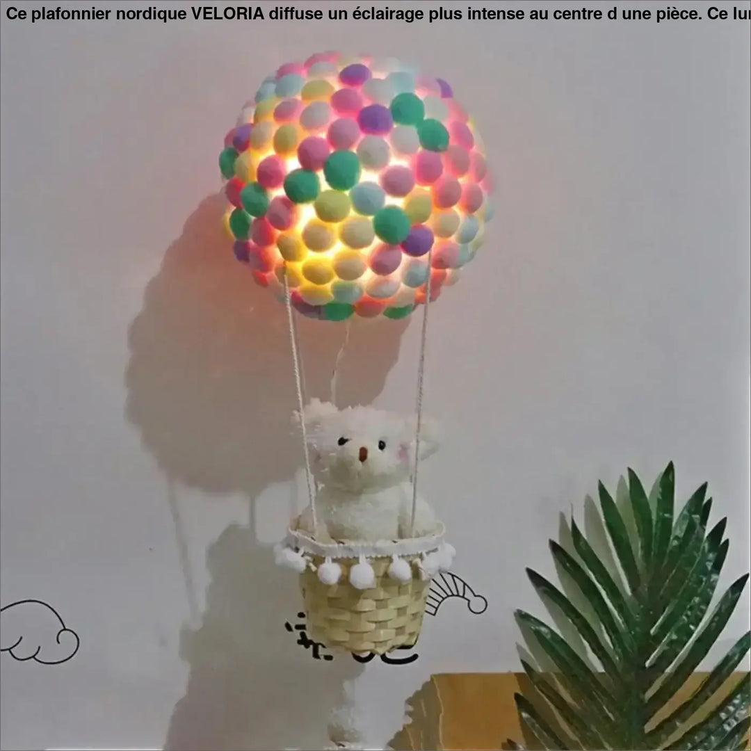 Veilleuse balou luminaire montgolfière pastel en pompons multicolores avec panier tissé et ourson blanc pour décoration intérieure