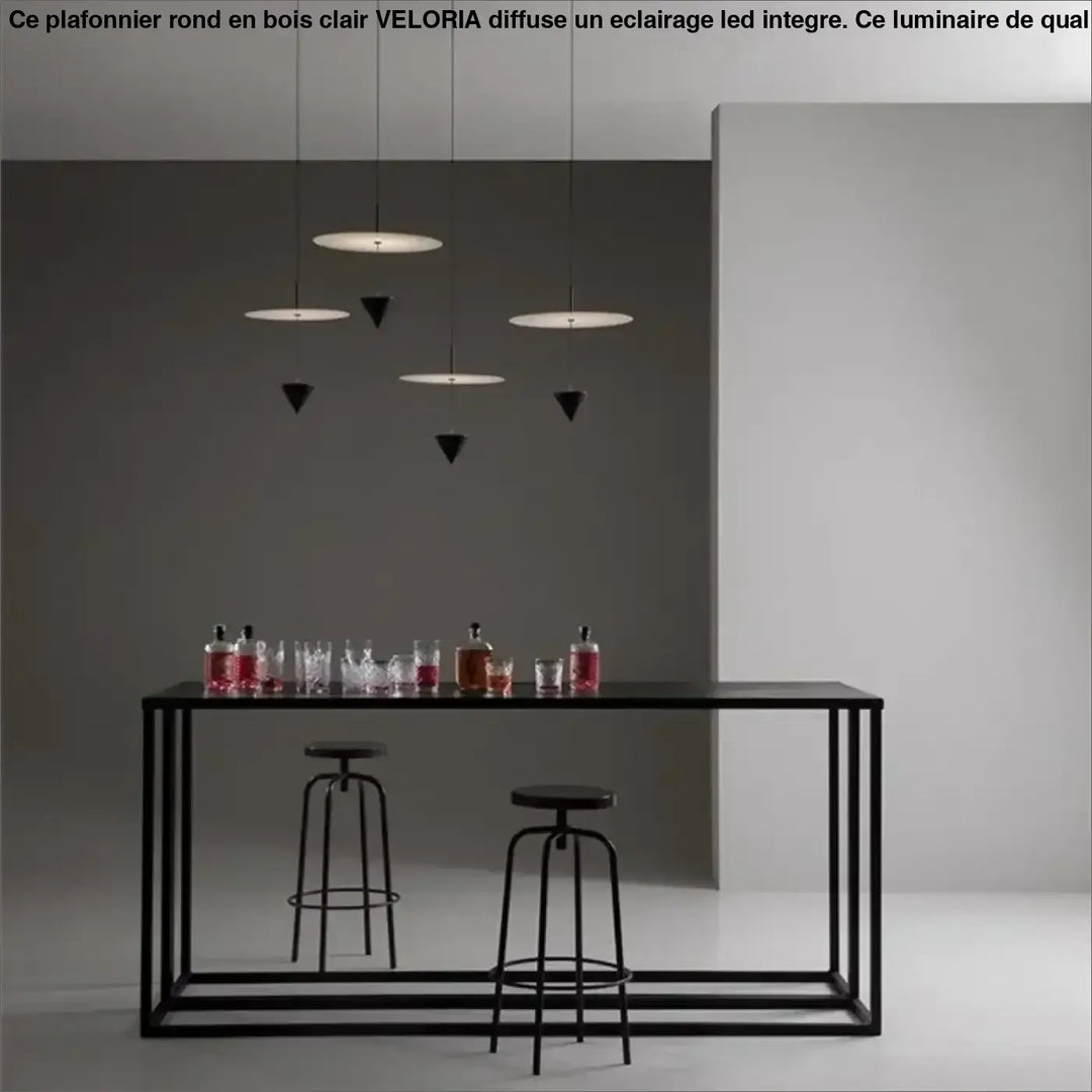 Suspension Minimaliste Avec Cône Noir Et Disque Flottant

