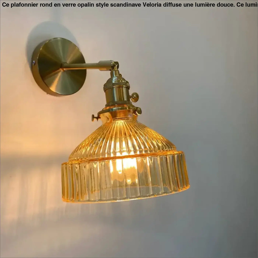 Applique murale vintage chic en laiton avec verre teinté élégant