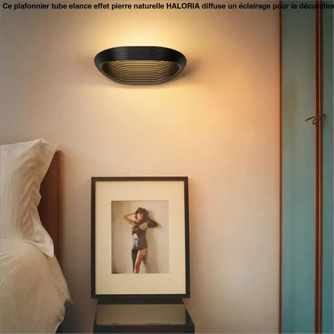 Applique murale scandinave laminée en métal au style épuré