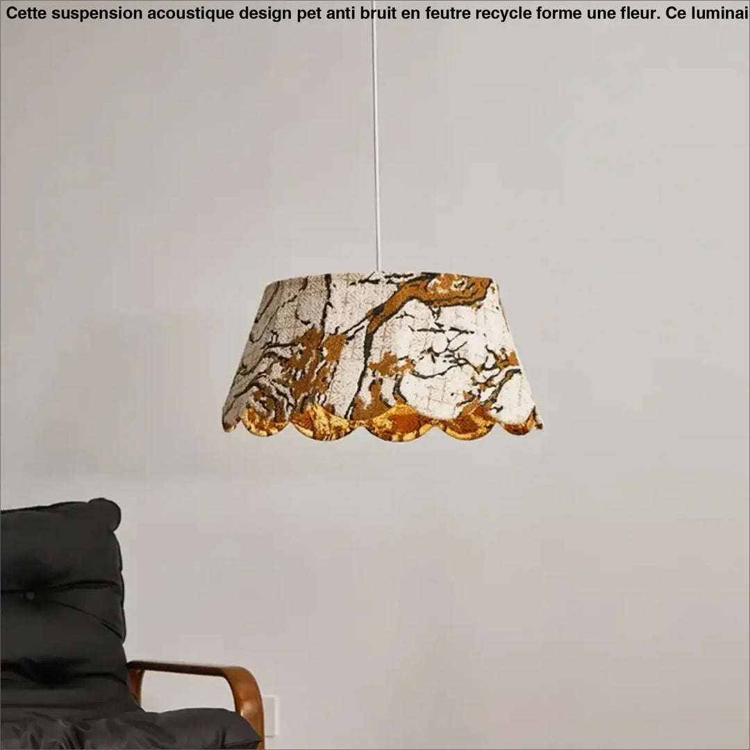 Suspension luminaire en tissu brodé motifs dorés élégants