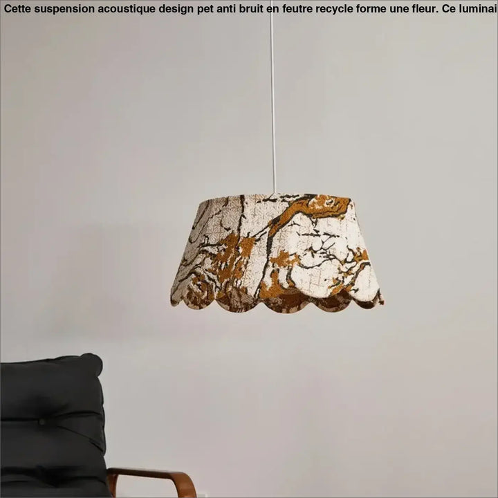 Suspension luminaire en tissu brodé motifs dorés élégants