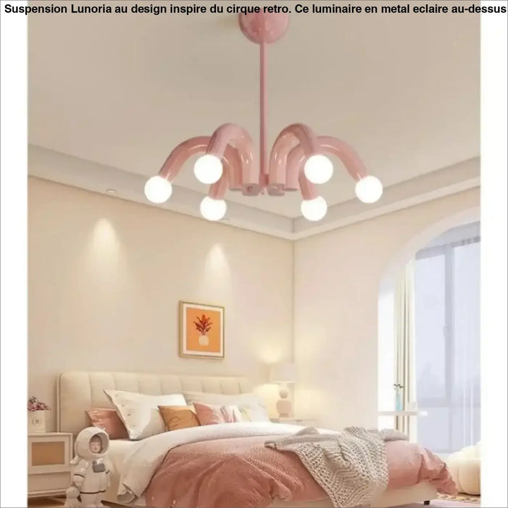 Suspension luminaire kandi rose pastel avec bras courbes et ampoules sphériques style pop art moderne