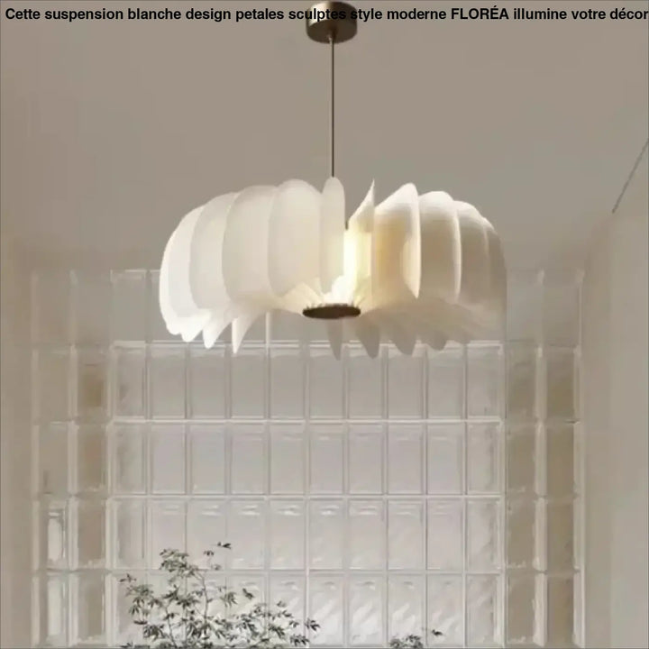 Suspension blanche design pétales sculptés style moderne