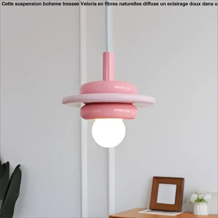 Suspension luminaire olya en rose poudré avec abat-jour en verre dépoli pour décoration intérieure élégante