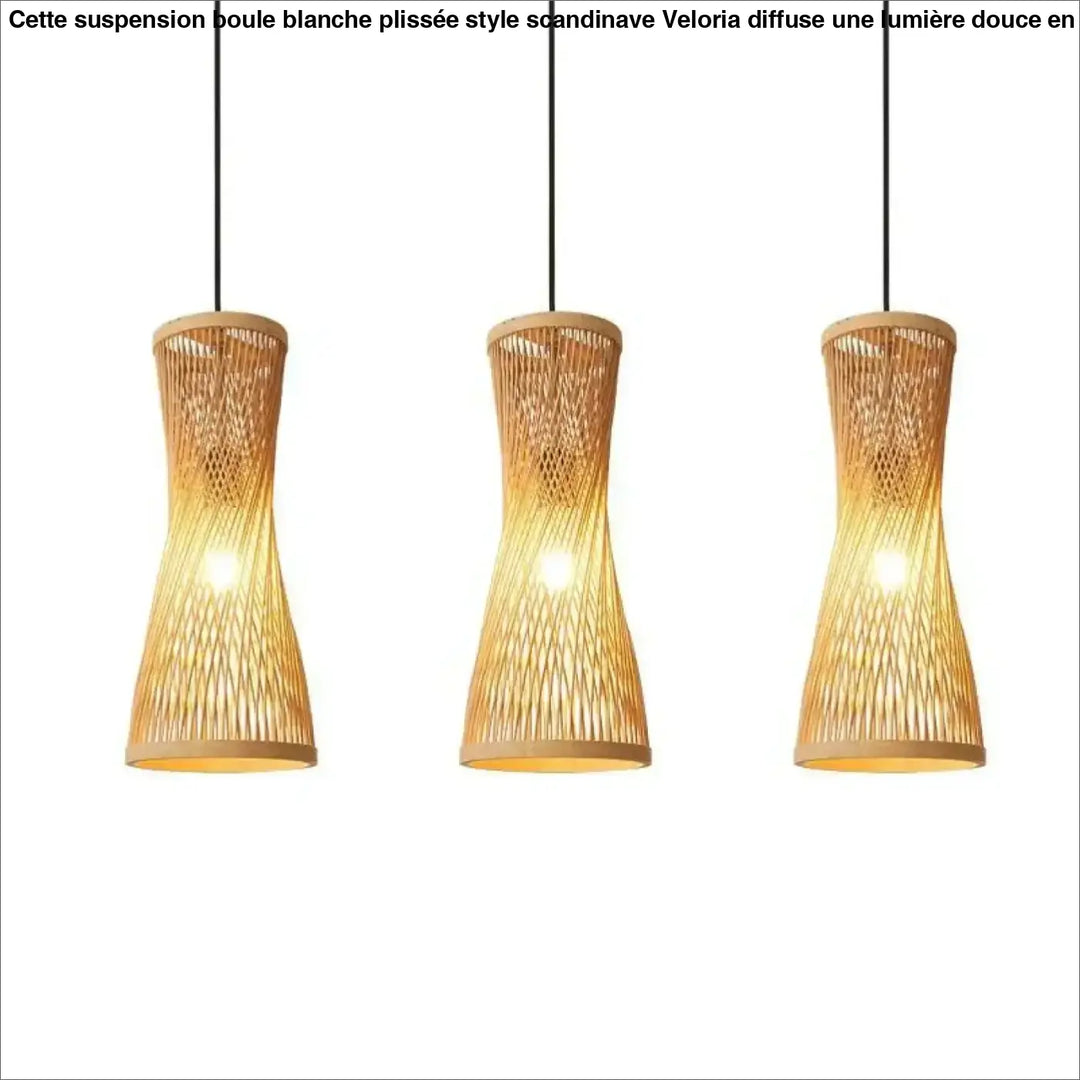 Suspension luminaire en bambou au forme élancée et ondulant

