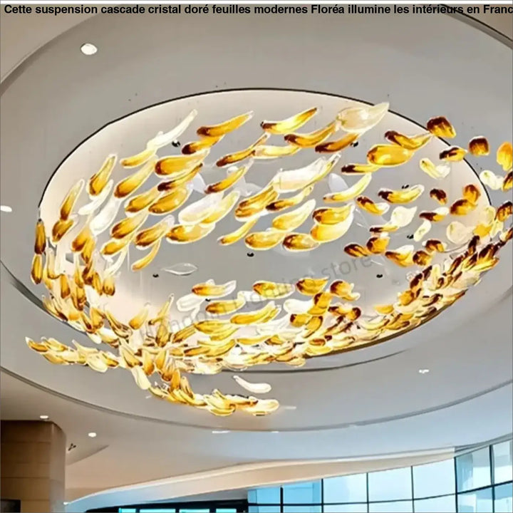 Suspension Cascade Cristal Doré Feuilles Sculpturales Moderne Chic