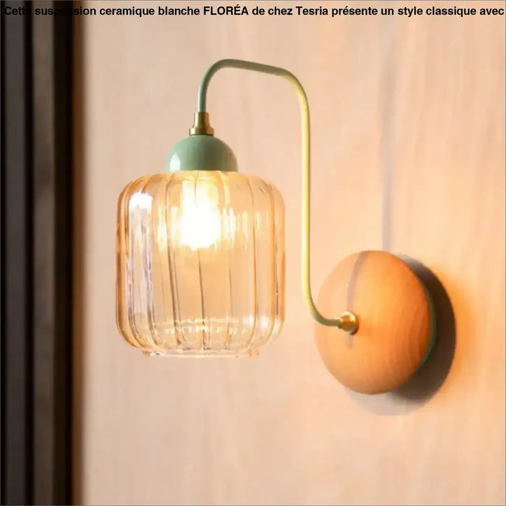 Applique murale design verre transparent et support bois élégant