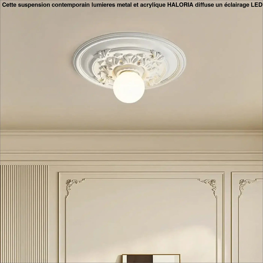 Plafonnier classique avec rosace décorative élégante teinte claire