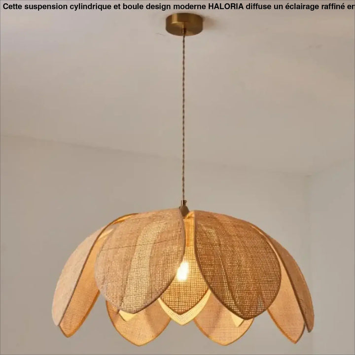 Suspension luminaire en tissu beige style artisanal élégant