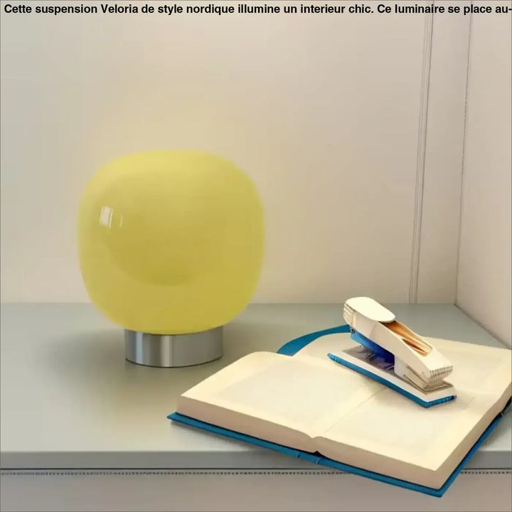 Lampe de chevet macaron chevet minimaliste sphérique jaune avec base métallique argentée pour décoration intérieure plus qu’un luminaire