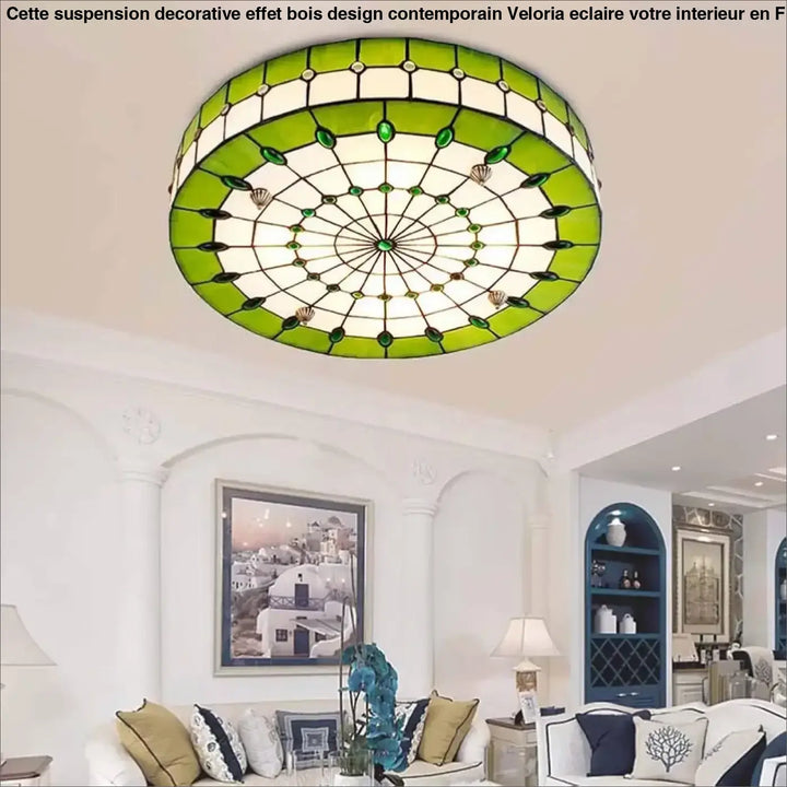 Suspension decorative effet bois vert en verre teinté avec design leadé et élément central décoratif chez veloria