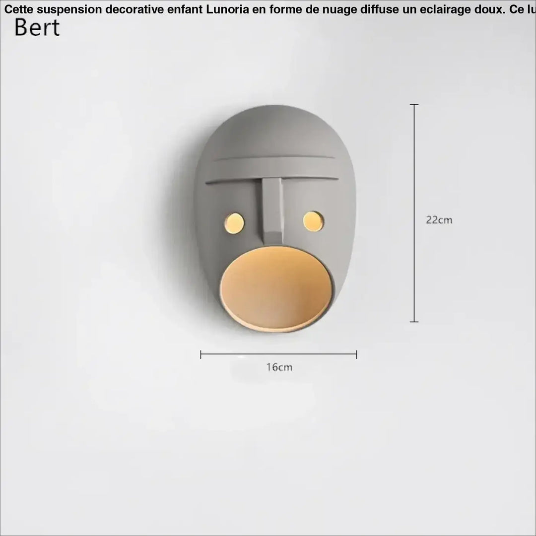 Suspension decorative enfant gris en céramique avec visage minimaliste et yeux dorés émettant une lumière chaude