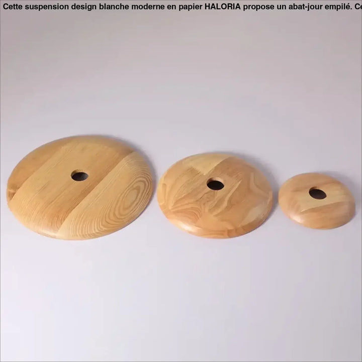 Suspension en bois naturel avec abat-jour rond style minimaliste