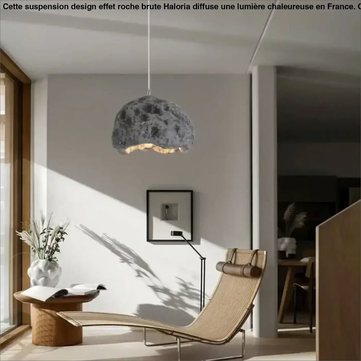 Suspension design effet roche brute lumière chaleureuse

