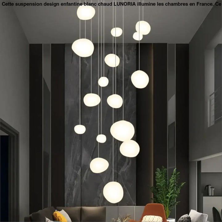 Suspension Cascade Moderne Boules Blanches Haut Plafond

