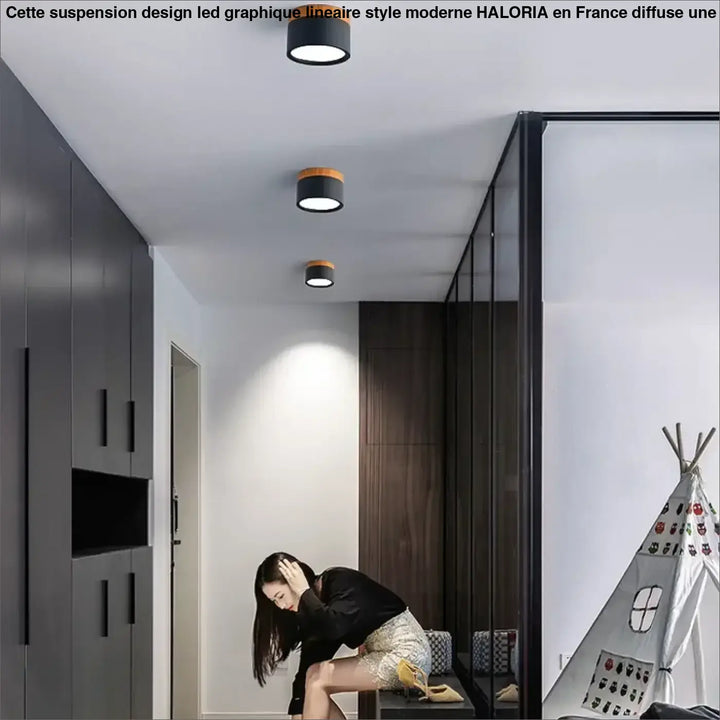 Luminaire plafonnier noir et bois design moderne au style épuré