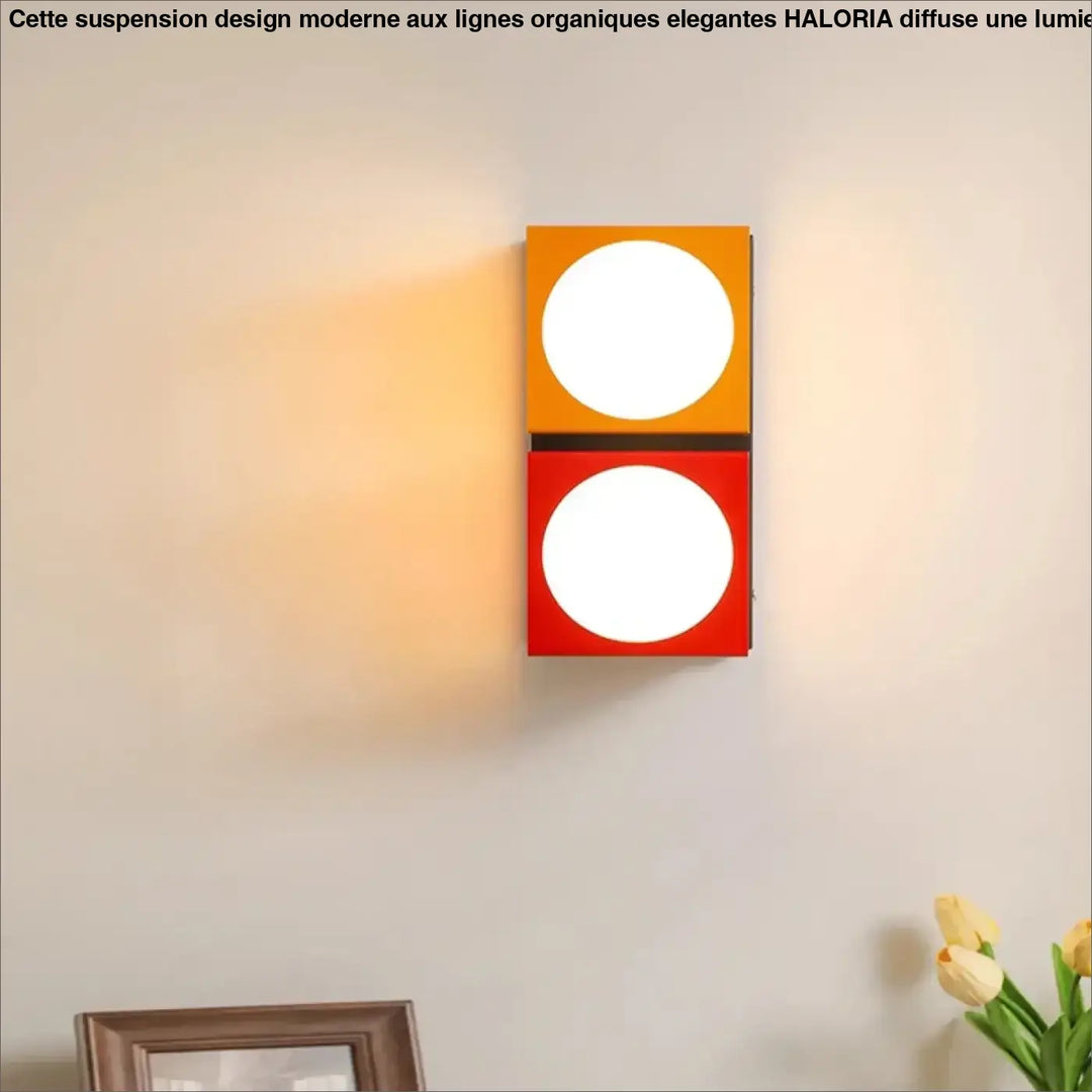 Suspension design moderne avec applique murale deux lumières orange et rouge et panneaux de verre givré circulaires