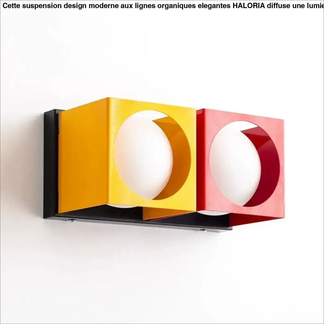 Suspension design moderne avec appliques murales cubes jaunes et rouges aux lignes organiques élégantes et inserts en verre blanc circulaire