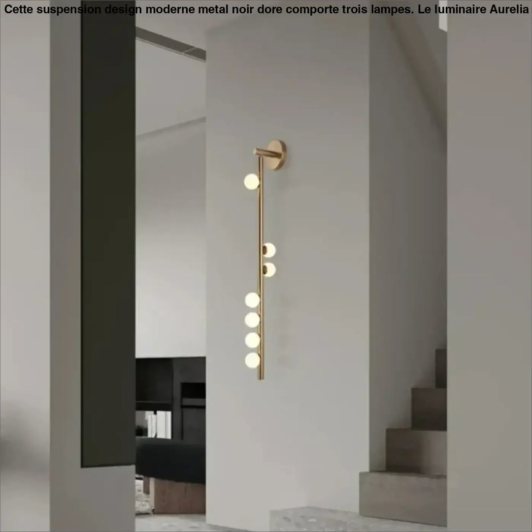 Applique murale dorée design avec des globes en verre