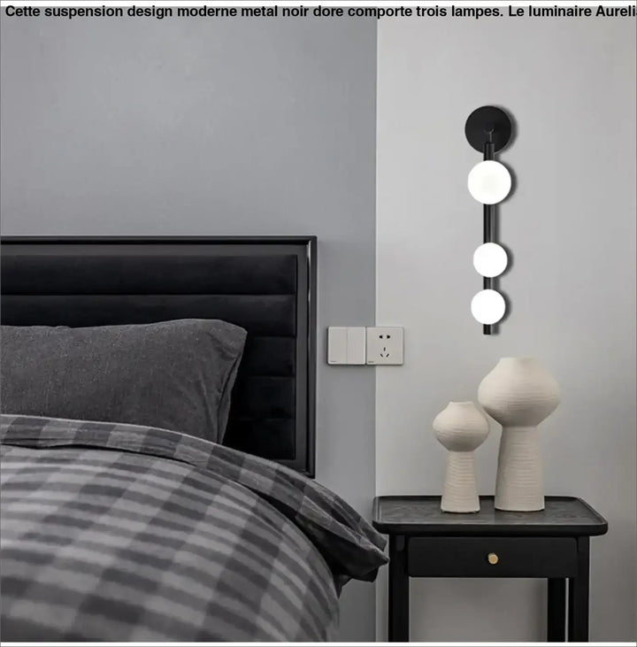 Applique murale dorée design avec des globes en verre
