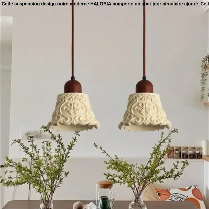 Petite suspension luminaire blanche aux motifs orientaux