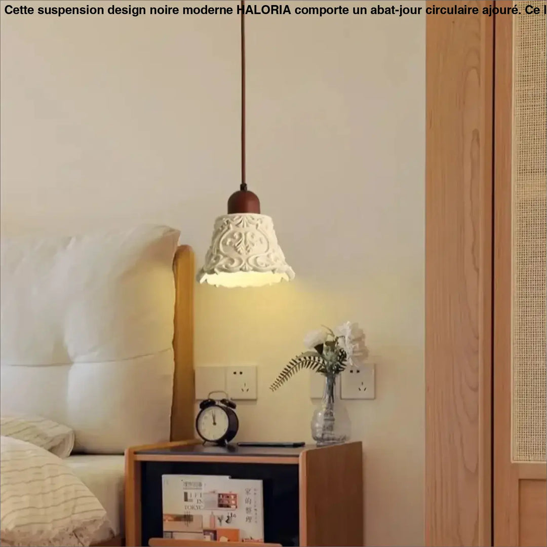 Petite suspension luminaire blanche aux motifs orientaux