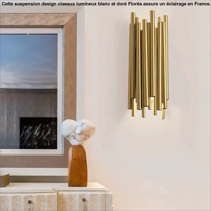 Suspension design oiseaux lumineux floréa avec applique murale dorée à tubes cylindriques verticaux moderne et minimaliste