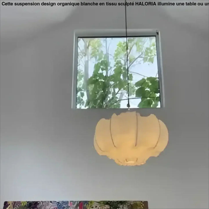 Suspension design organique blanche en tissu sculpté style contemporain