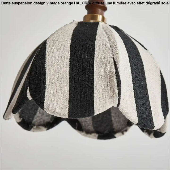 Suspension luminaire striée noir et blanc avec détail doré vintage