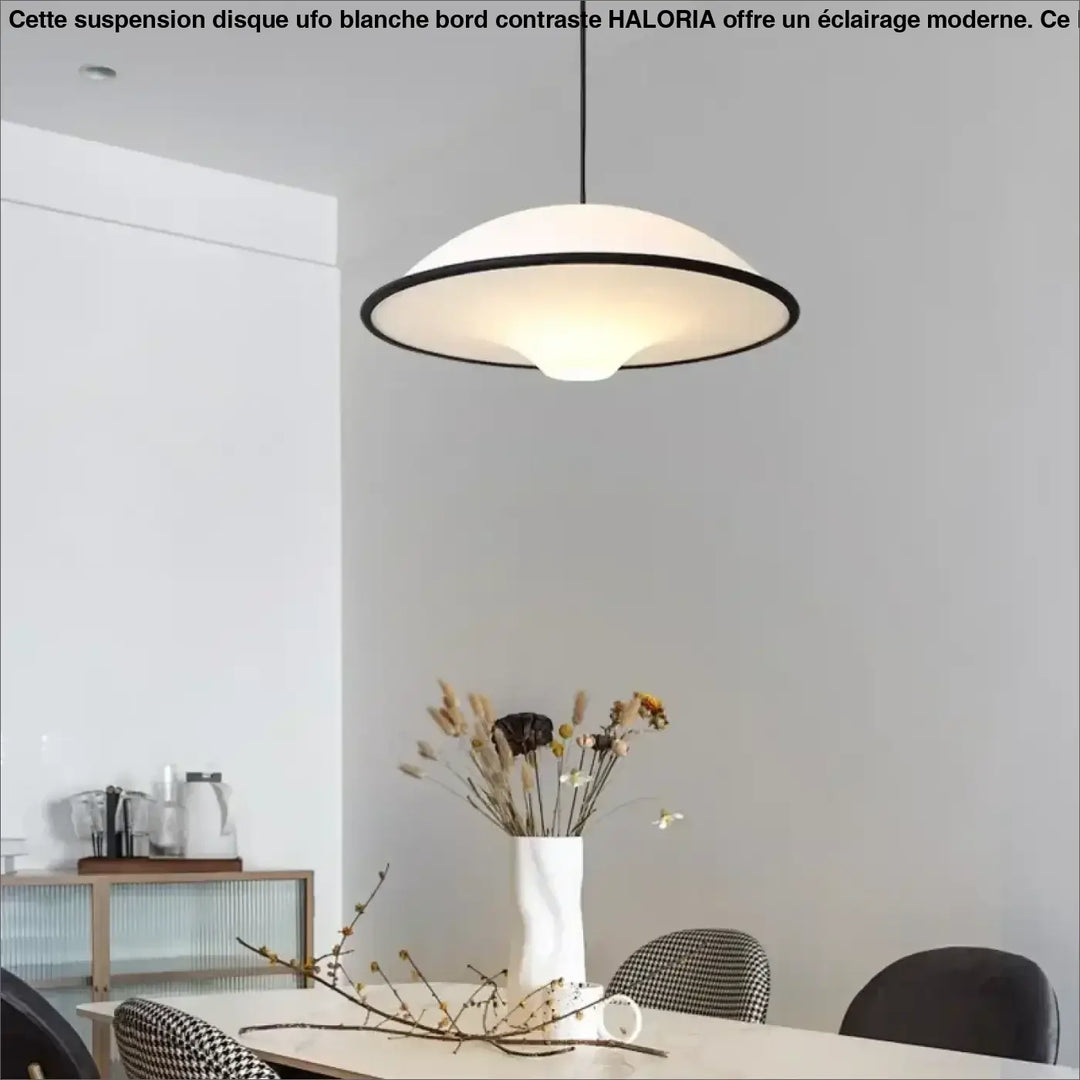 Suspension disque UFO blanche bord contrasté design moderne

