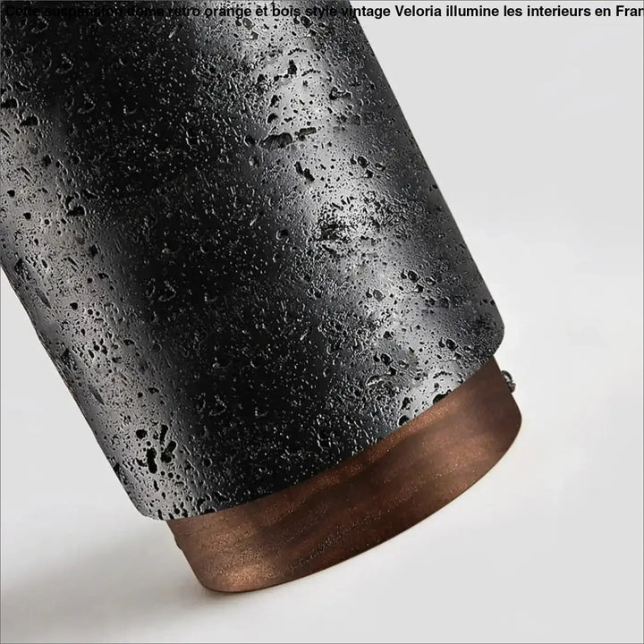 Plafonnier led noir texturé avec détails bois élégant style