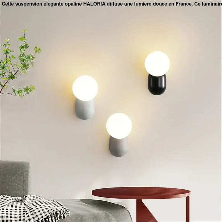Applique Murale Minimaliste Avec Globe Opale Et Base Colorée