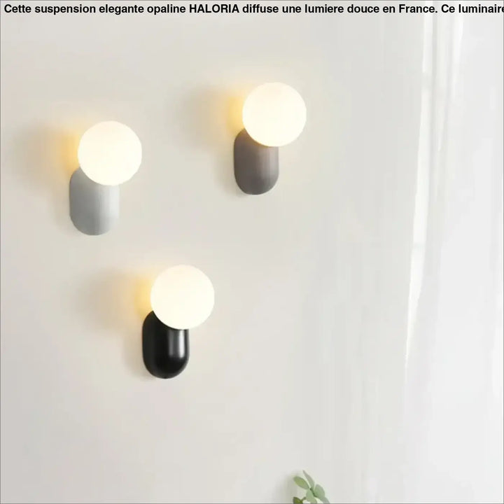 Applique Murale Minimaliste Avec Globe Opale Et Base Colorée