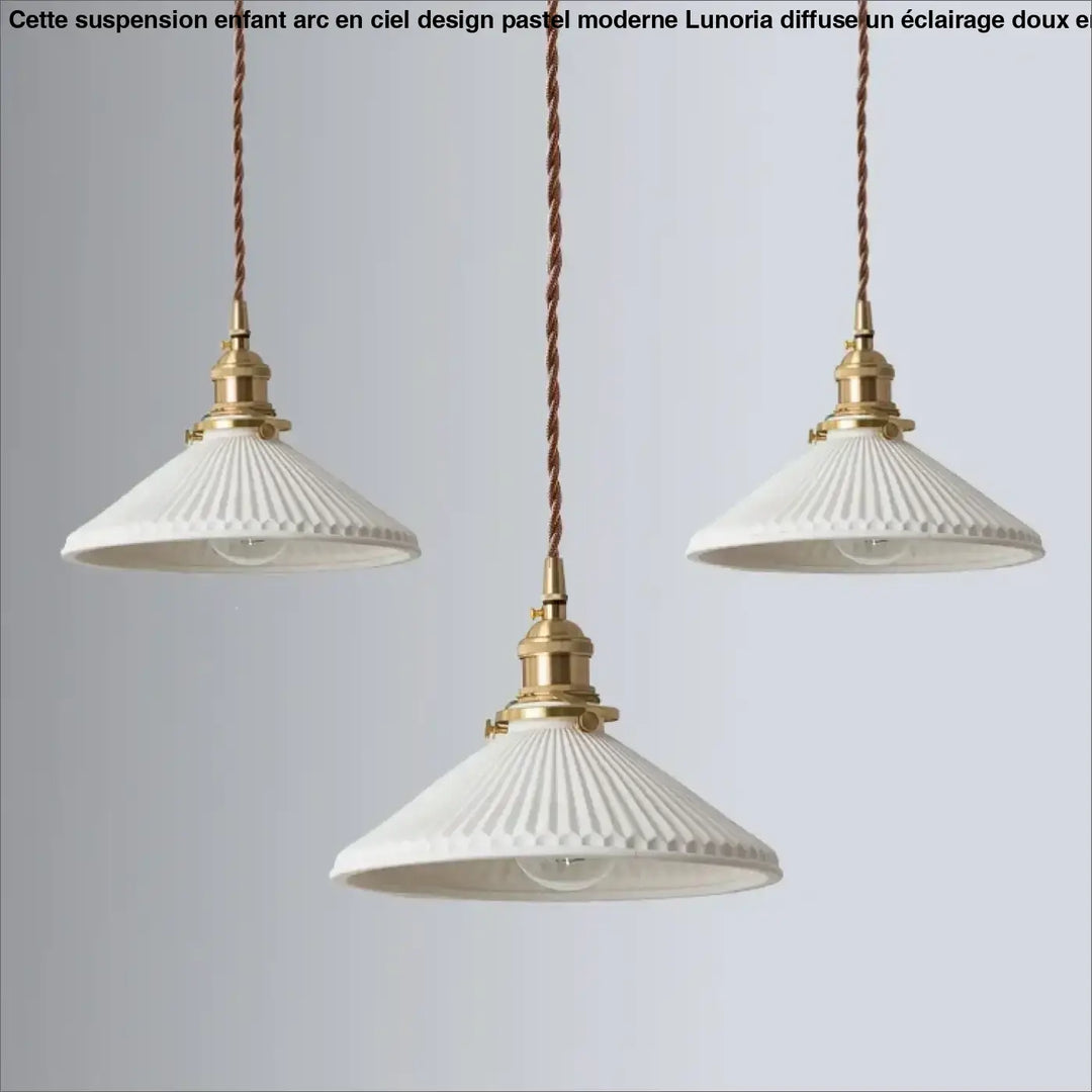 Suspension luminaire vintage en céramique blanche et laiton


