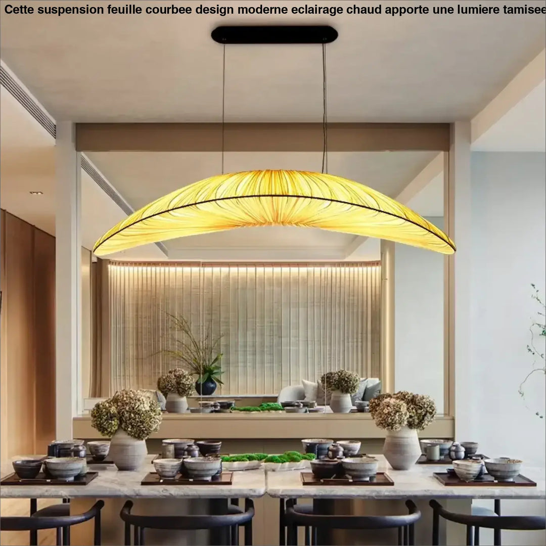 Suspension Feuille Courbée Design Moderne Éclairage Chaud

