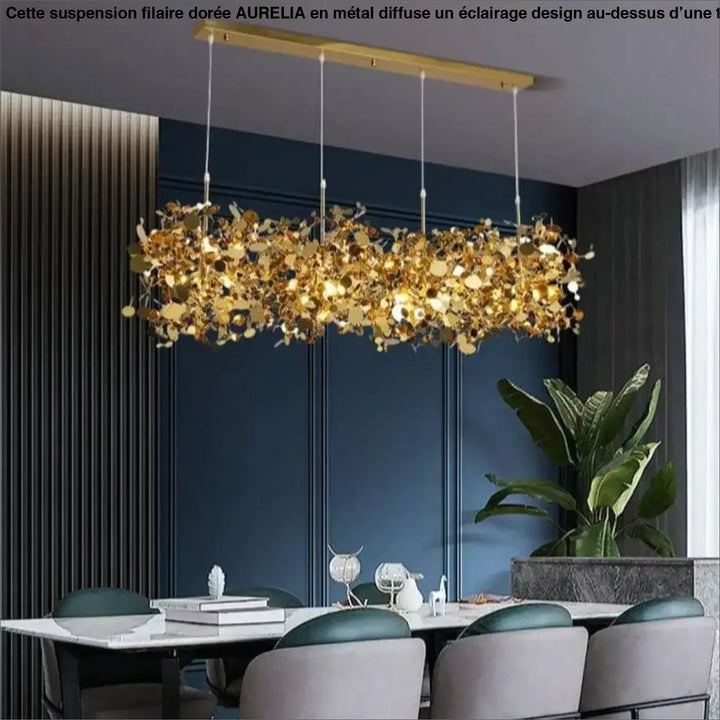 Suspension filaire dore aurelia avec cadre rectangulaire moderne et feuilles metalliques dorees pendantes