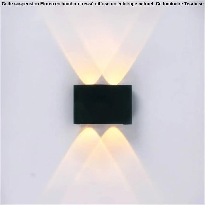 Black rectangular wall sconce with two warm-toned light beams for ambiance naturelle au-dessus d’une table