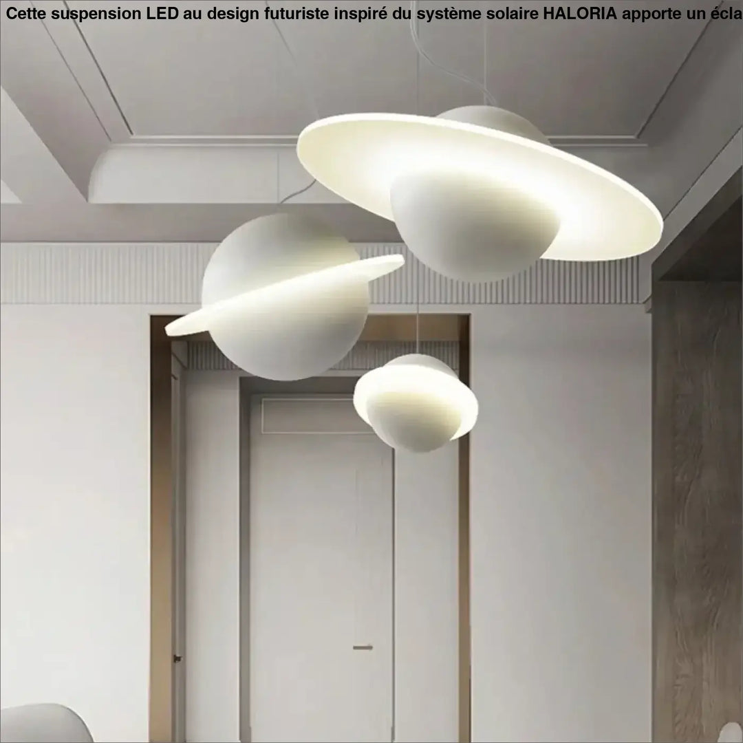 Suspension LED au design futuriste inspiré du système solaire

