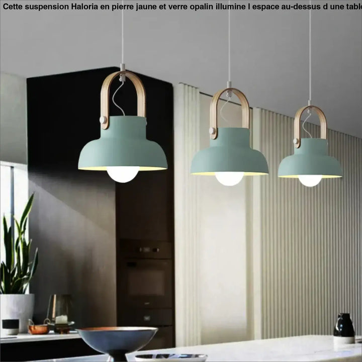 Suspension led moderne en pierre jaune et verre opalin avec trois luminaires vert menthe au-dessus d’une table