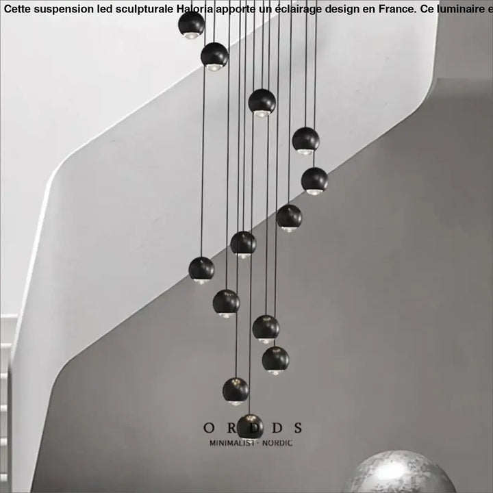 Suspension Cascade Moderne Boules Noires Pour Escalier