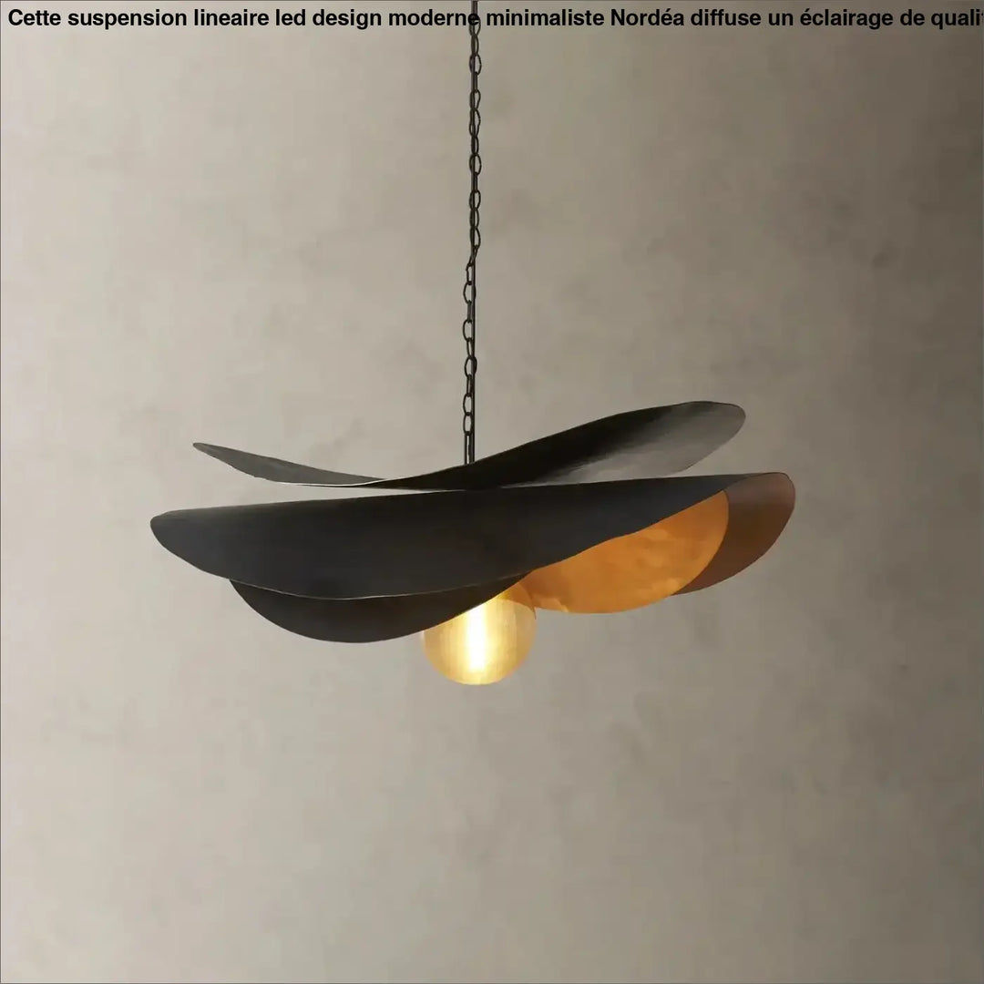 Suspension lineaire led en métal noir avec abat-jour superposés en forme de pétales et ampoule ton chaud design moderne