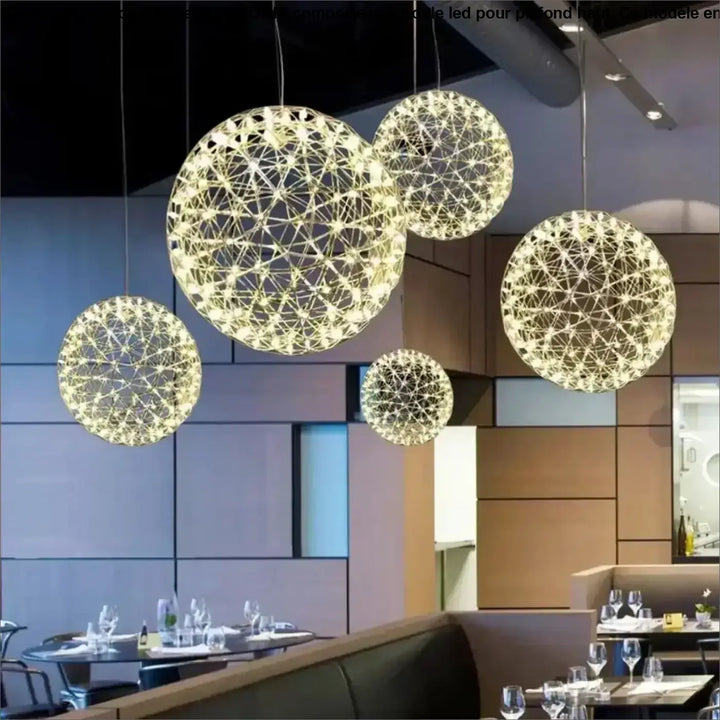Suspension luminaire à boule LED pour grande hauteur sous plafond

