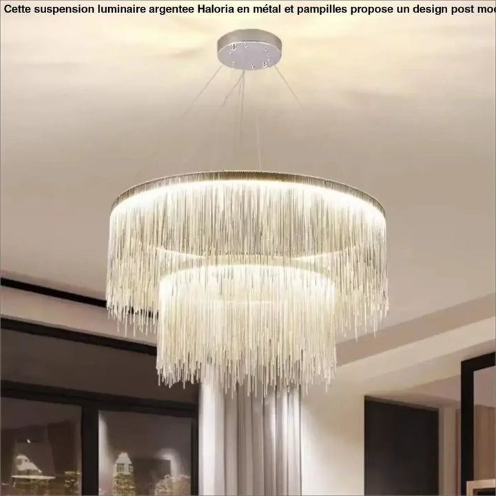 Suspension luminaire argentée à pampilles au design post moderne

