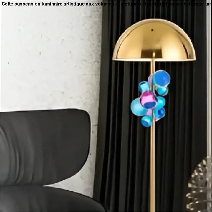 Lampadaire lyra avec sphère lumineuse translucide bleue et rose et métal doré pour décoration intérieure moderne