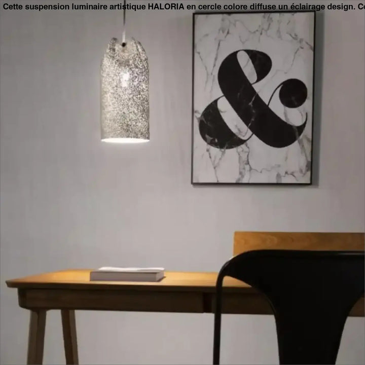Suspension luminaire design en verre givré blanc élégant